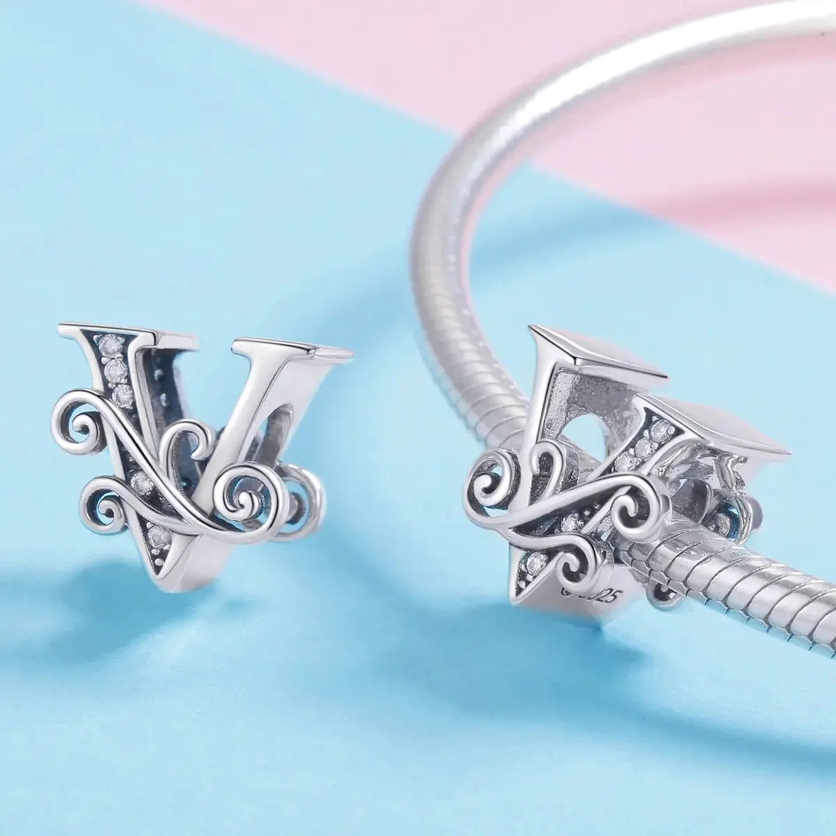 jewelaus CHARMS Silver Letter V Charm