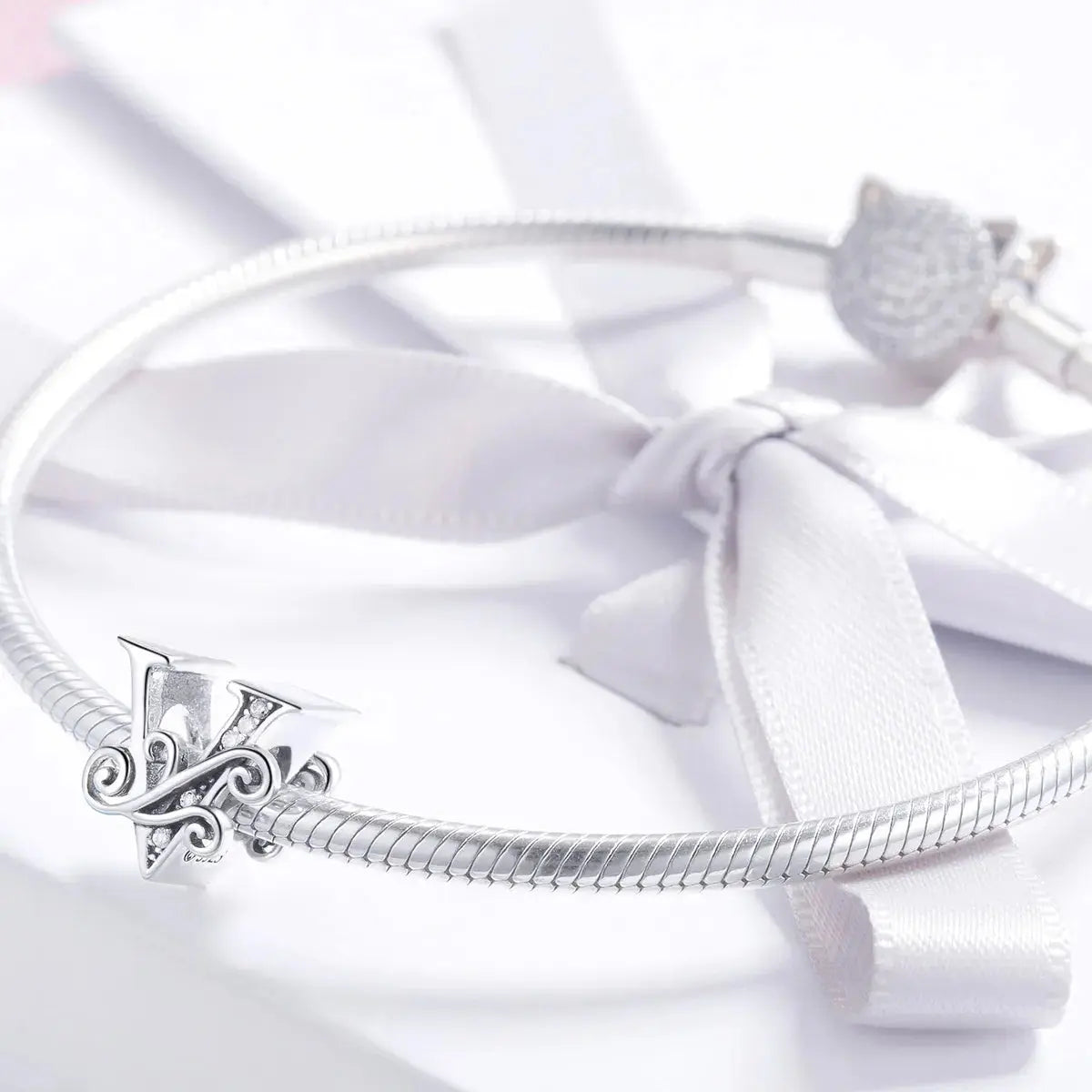 jewelaus CHARMS Silver Letter V Charm