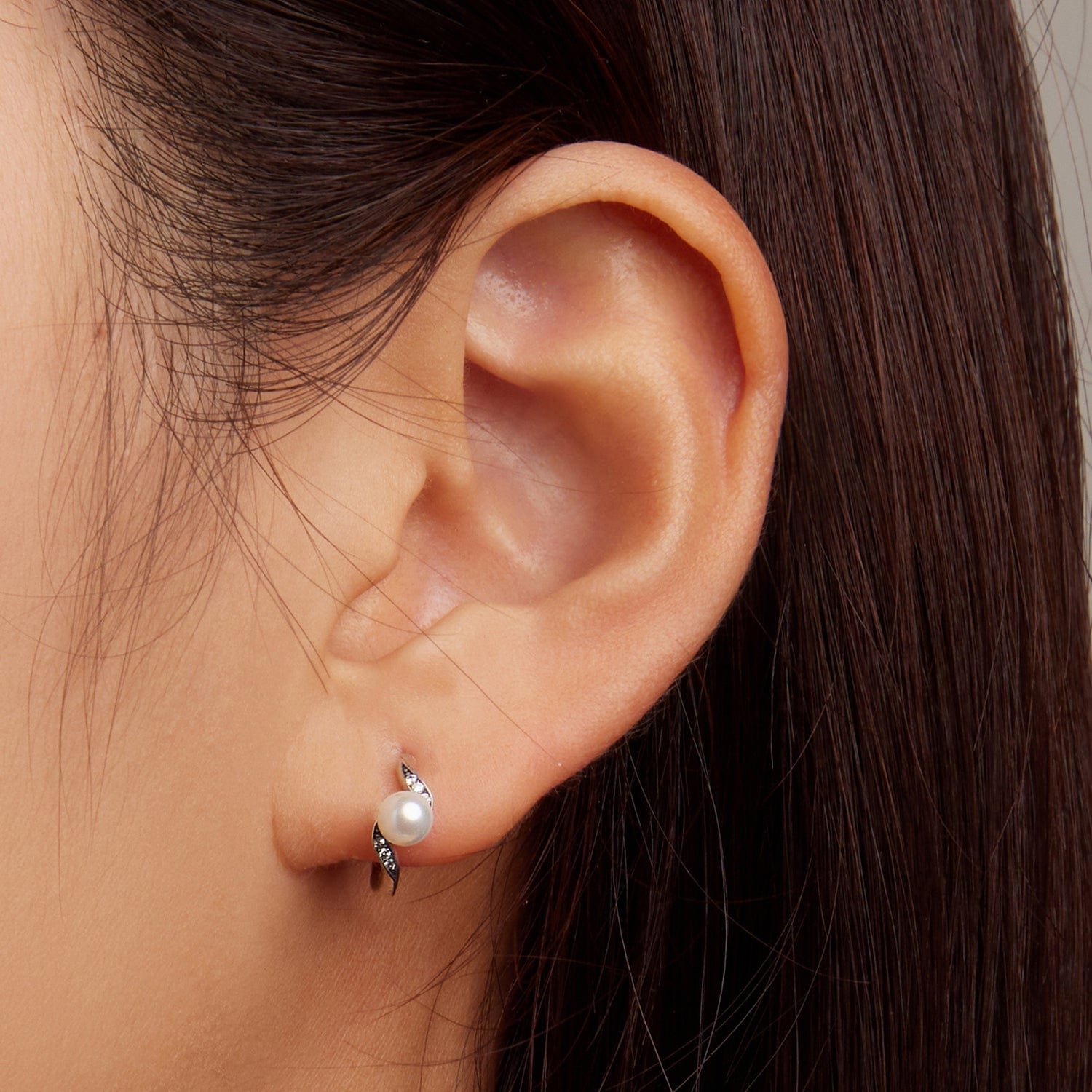 jewelaus Earrings Shell Hoop Earrings